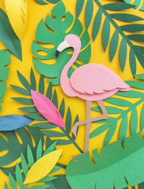 yaprakları ve origami pembe flamingo