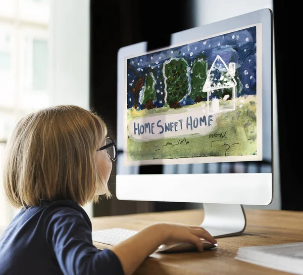 Little girl looking at monitor screen — Stock Photo, Image