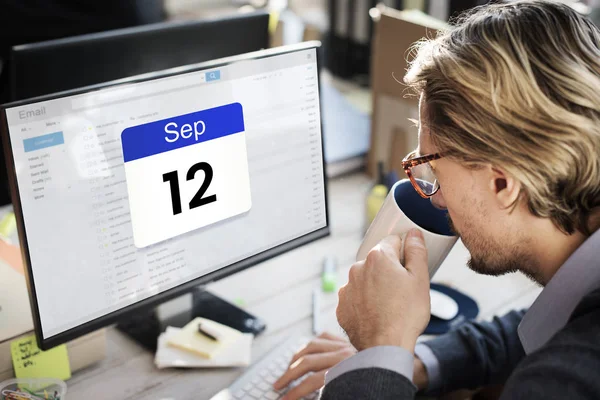 Man working on computer — Stock Photo, Image