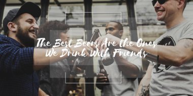 Arkadaşlar birlikte bira içmek