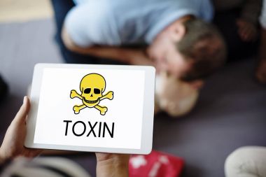 Tablet kullanan kişi