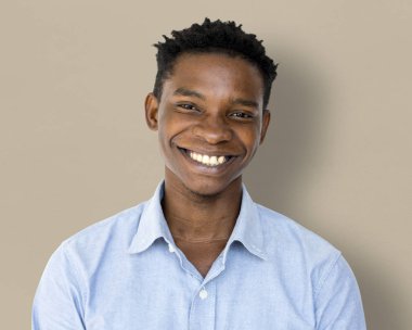 Afrikalı erkek gülümseyen  