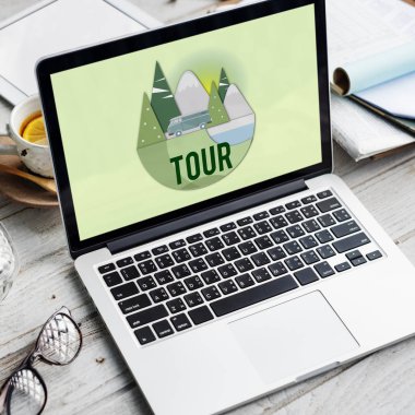 Tablo açılan çalışma laptop