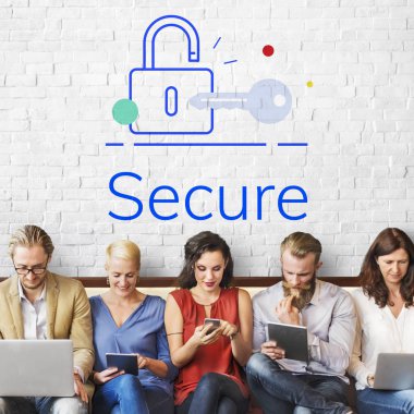 Dijital aygıtlar kullanan insanlar