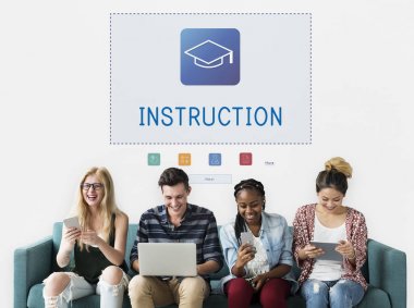 Arkadaşlar dijital cihazlar kullanarak 