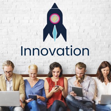 Dijital aygıtlar kullanan insanlar