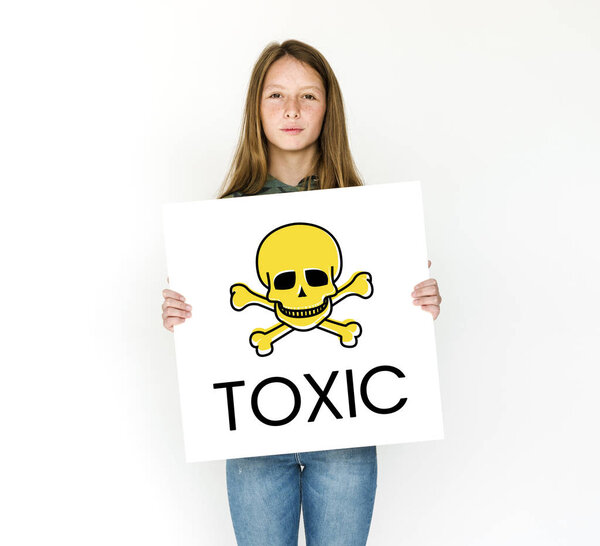 Девушка с пластырем
