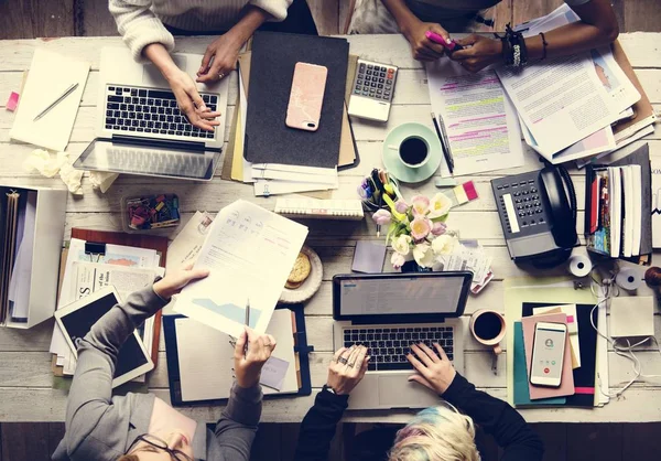 Business team working at workspace — Stock Photo, Image