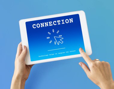 kişi holding dijital tablet