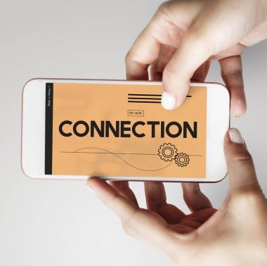 Elinde insan holding cep telefonu 