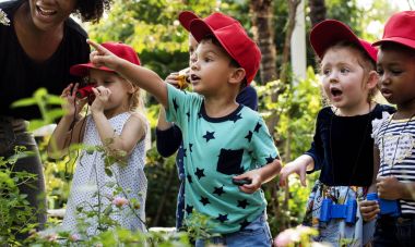 küçük öğrenciler botanik öğrenme