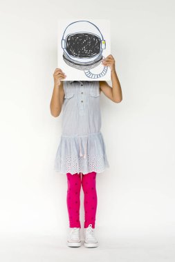 küçük çocuğu kapsayan yüz