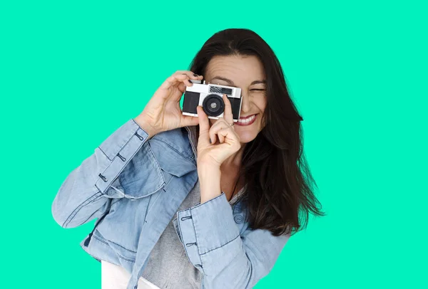Kadın holding kamera — Stok fotoğraf