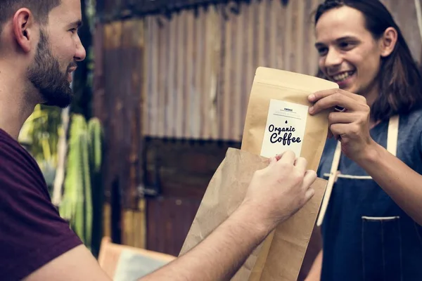 Homem vendendo café — Fotografia de Stock