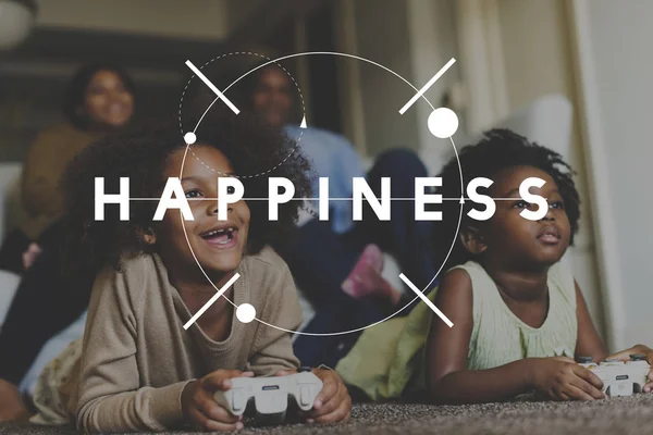 Afrikanska familj spelar videospel — Stockfoto
