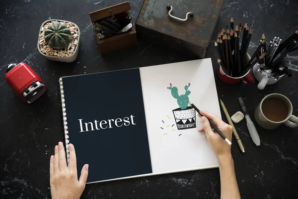 Masada çalışan tasarımcı