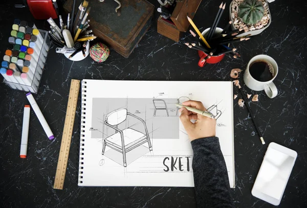 Diseñador trabajando en la mesa — Foto de Stock