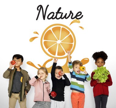 Sebze ile küçük çocuk