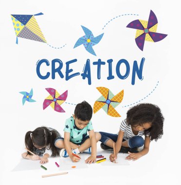 kağıtlara çizim çocuklar