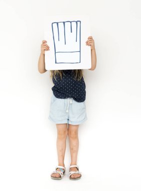 küçük çocuğu kapsayan yüz