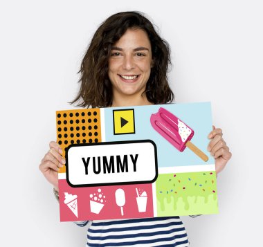 kadın holding tasarlamak 