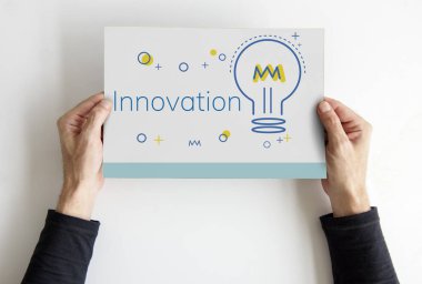 afişini holding eller 