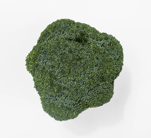 Brócolos orgânicos frescos naturais isolados no fundo — Fotografia de Stock