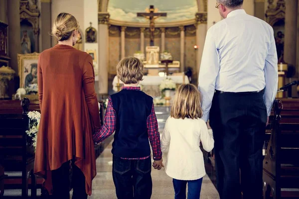depositphotos_160108814-stock-photo-family-praying-in-the-church