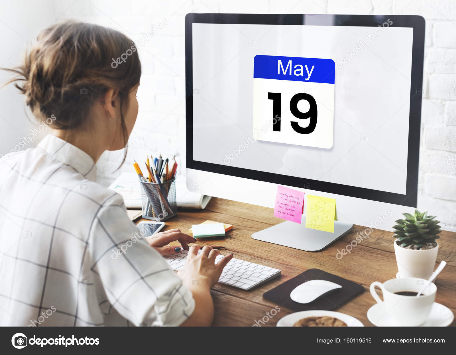 Учитель и интернет. Ученик за компьютером. Web lesson. Web design template. Web lessons.