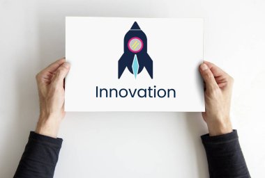 afişini holding eller 