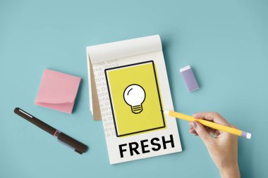 Defterde yazan kadın