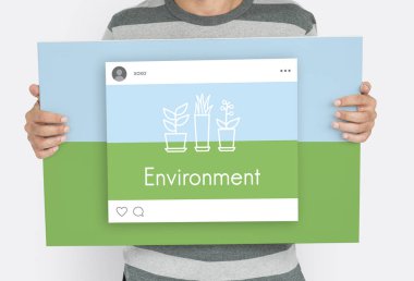 Elinde bayrak tutan adam 