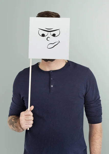 Homem cobrindo rosto com bandeira de papel — Fotografia de Stock