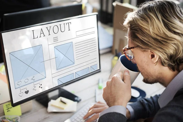 Man working on computer — Stock Photo, Image