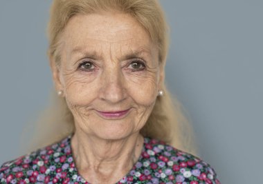 Studio kadın kıdemli