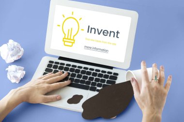 Çalışma alanı ile modern dizüstü