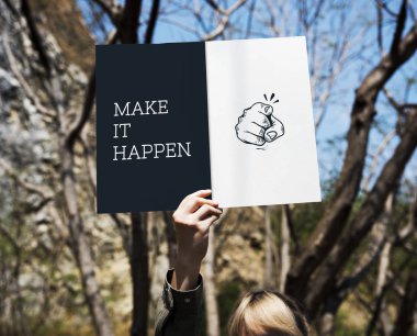 kadın holding afiş