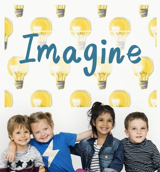 Çeşitlilik çocuk gülümseyen