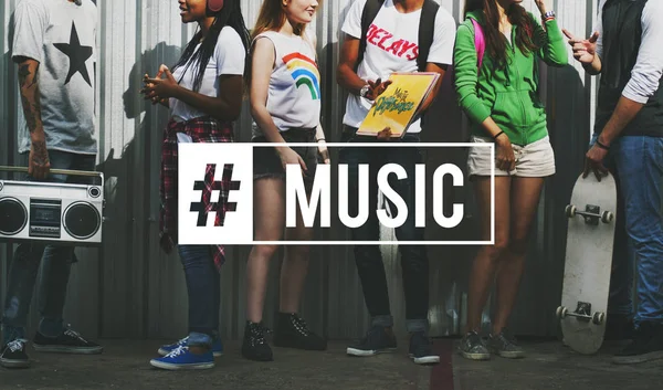 şık arkadaş müzik dinleme