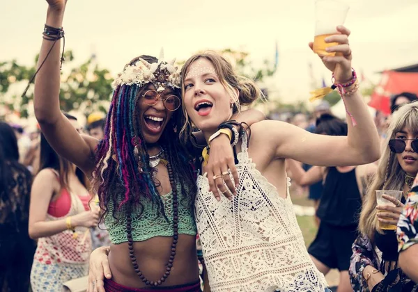 arkadaşlar tatil dans etkinlik eğlence