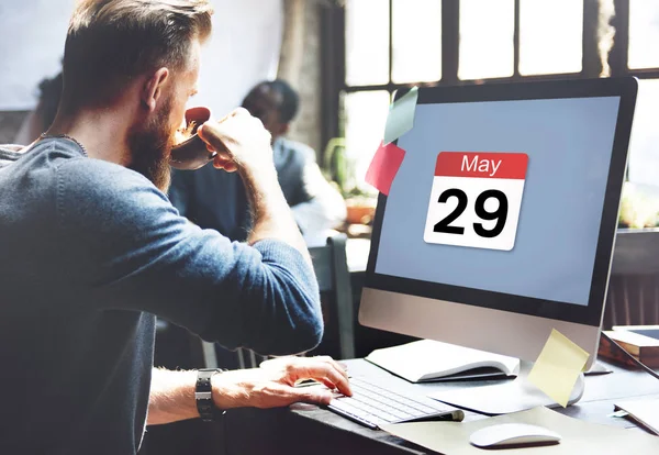 Man drinking coffee at workplace — Stock Photo, Image