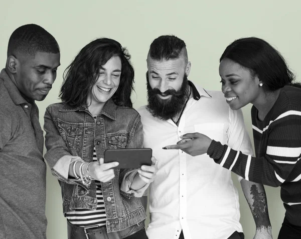 İnsanlar dijital aygıt