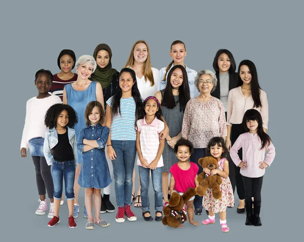 Grupo de generación de mujeres multiétnicas —  Fotos de Stock