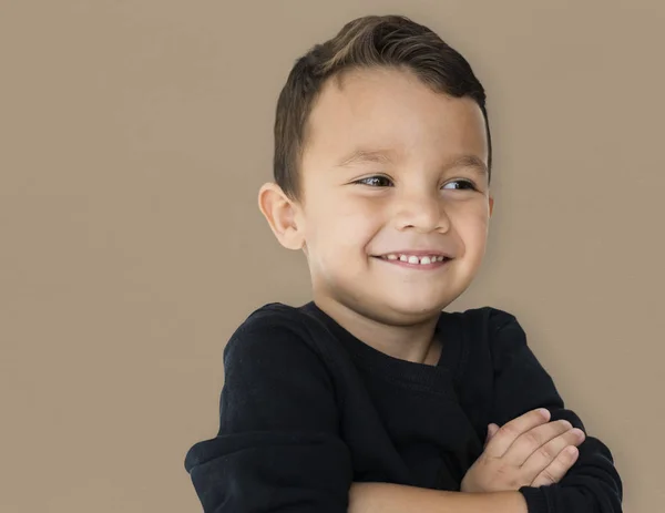 Усміхаючись маленький хлопчик — стокове фото