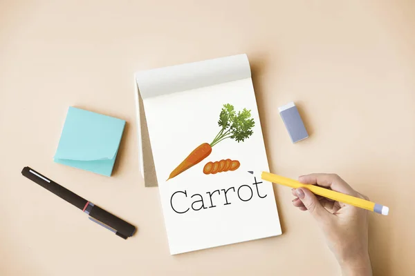 Vrouw schrijven in notebook — Stockfoto