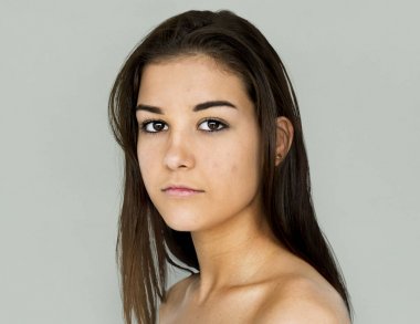 Kadın bakan yüzü ile