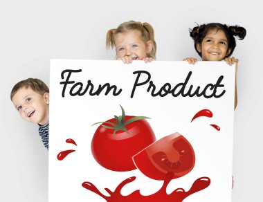 Çocuk afişini saklanıyor