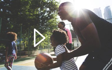 Afrika basketbol oynarken aile
