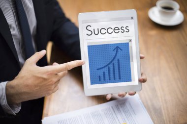 Dijital tablet ile işadamı