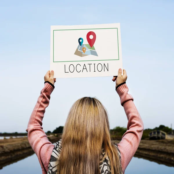 sarışın kadın holding tasarlamak